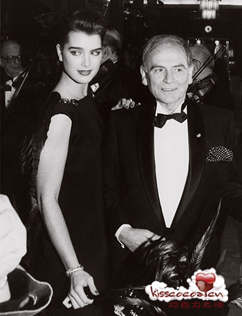 PIERRE CARDIN 皮尔卡丹买下 Maxim's 餐厅 PIERRE CARDIN 皮尔卡丹买下 Maxim's 餐厅