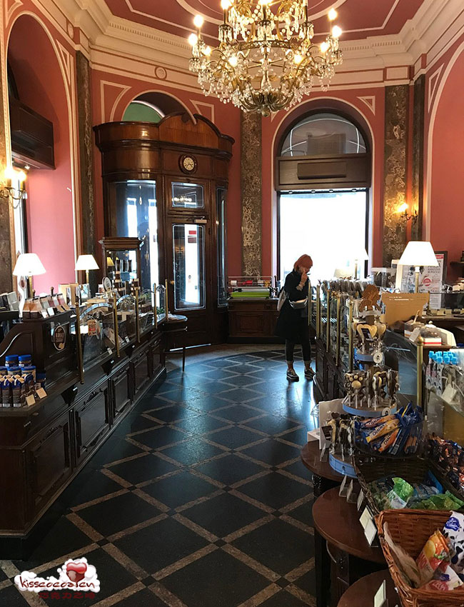 Sklep z czekoladą E.Wedel, Polska 波兰 E.Wedel 埃·韦德尔巧克力店 Poland E.Wedel chocolate shop Sklep z czekoladą E.Wedel, Polska 波兰 E.Wedel 埃·韦德尔巧克力店 Poland E.Wedel chocolate shop 96