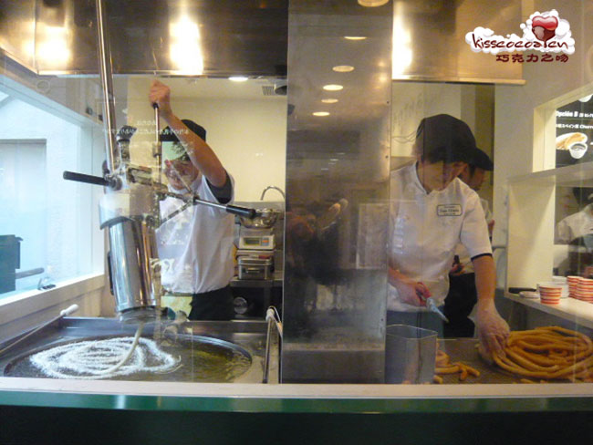 西班牙马德里 Chocolateria SAN GINES 圣希内斯巧克力店在东京涩谷街区的分店日本人做西班牙油条 西班牙马德里 Chocolateria SAN GINES 圣希内斯巧克力店在东京涩谷街区的分店日本人做西班牙油条