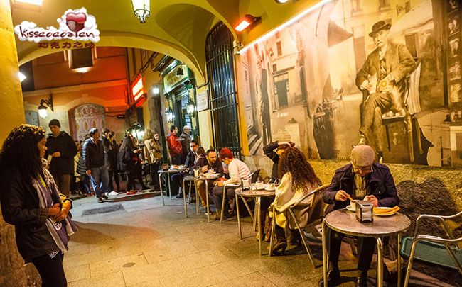 西班牙马德里最古老的巧克力店 Chocolateria SAN GINES 门前拱门回廊 西班牙马德里最古老的巧克力店 Chocolateria SAN GINES 门前拱门回廊
