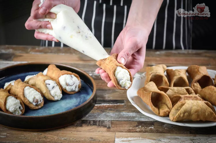 Sicilian cannoli 西西里卡诺里,西西里奶油甜馅煎饼卷的制作17