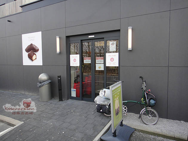 Neuhaus在布鲁塞尔郊外的工厂的门市部大门 Neuhaus在布鲁塞尔郊外的工厂的门市部大门
